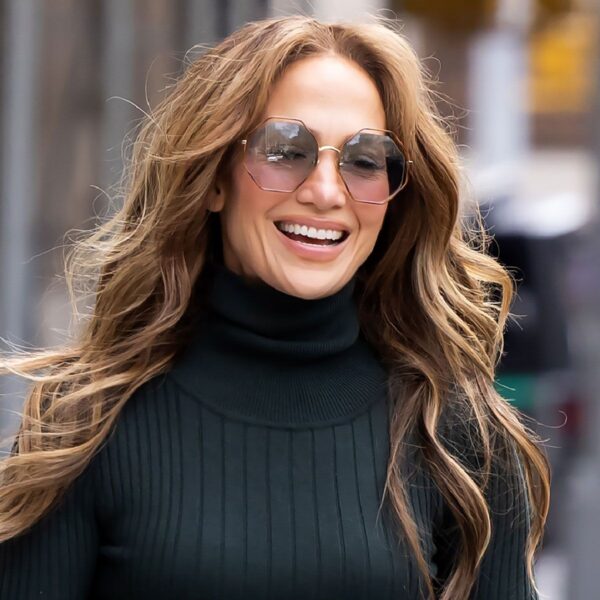 The One Shoe Trend J.Lo Wears With Leggings and Baggy Jeans