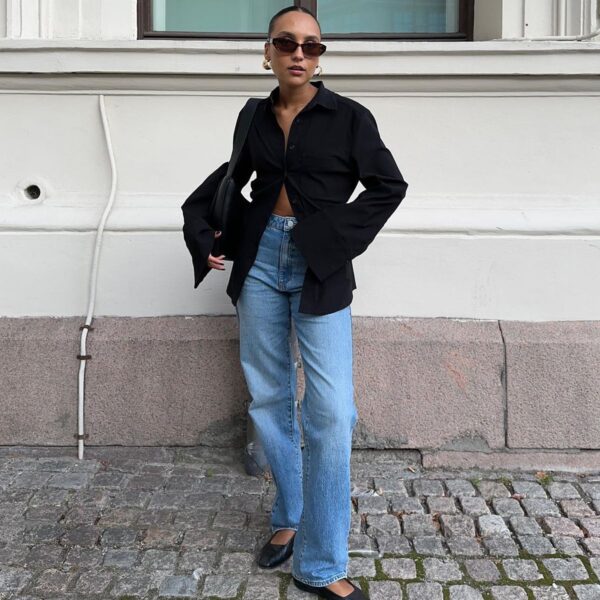 6 Black Top With Jeans Outfits That Are Uncomplicated Yet So Chic